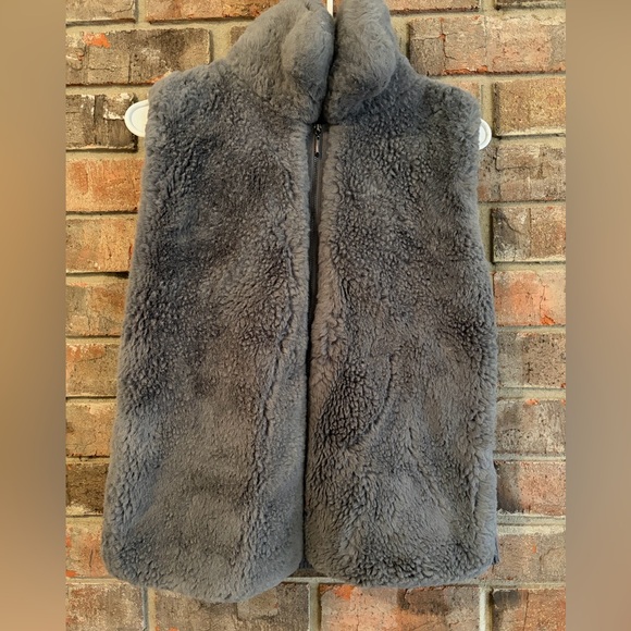 White House Black Market Gray Faux Fur Vest - Picture 2 of 5